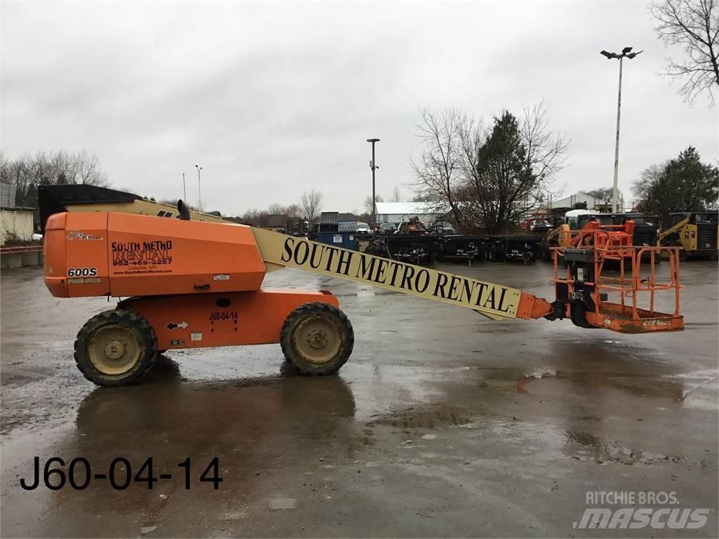 JLG 600S 견인식 전동이동 리프트