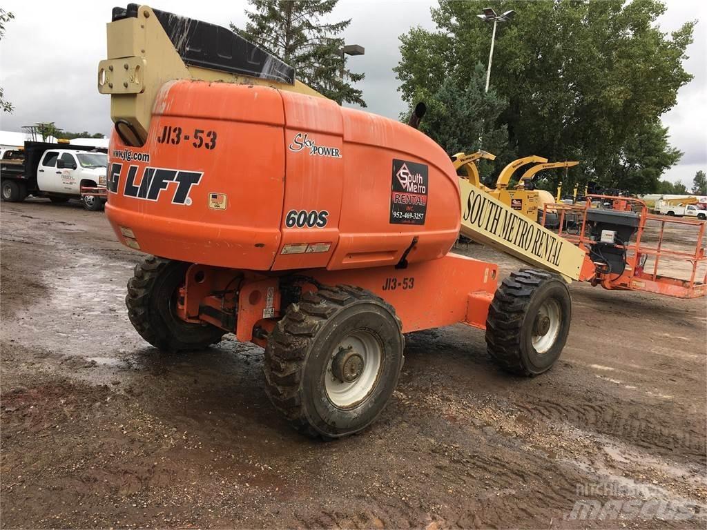 JLG 600S 견인식 전동이동 리프트