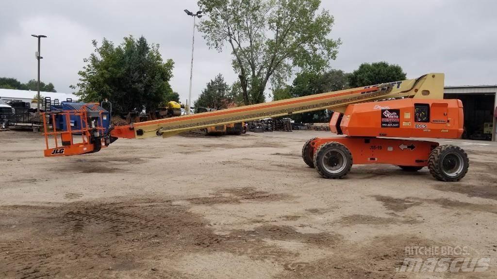 JLG 800S 견인식 전동이동 리프트