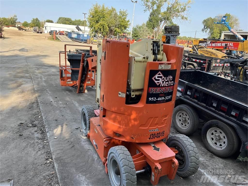 JLG E300AJP 관절형 전동이동 리프트