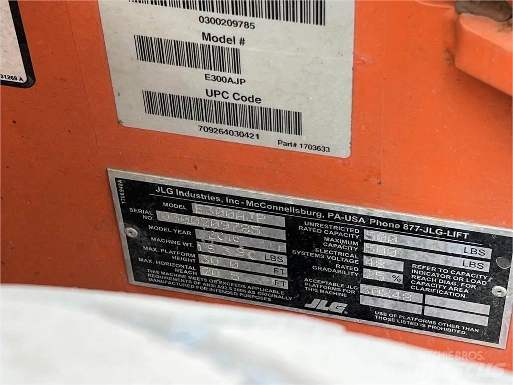 JLG E300AJP 관절형 전동이동 리프트