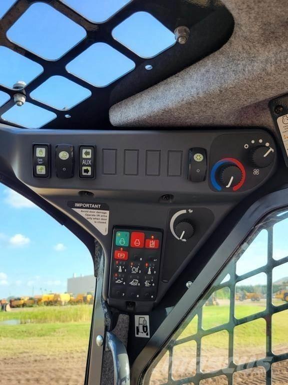 John Deere 325G  스키드로더