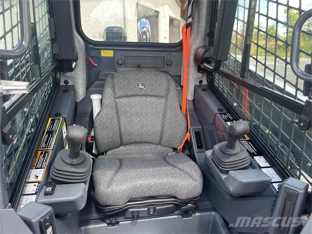 John Deere 333G  스키드로더