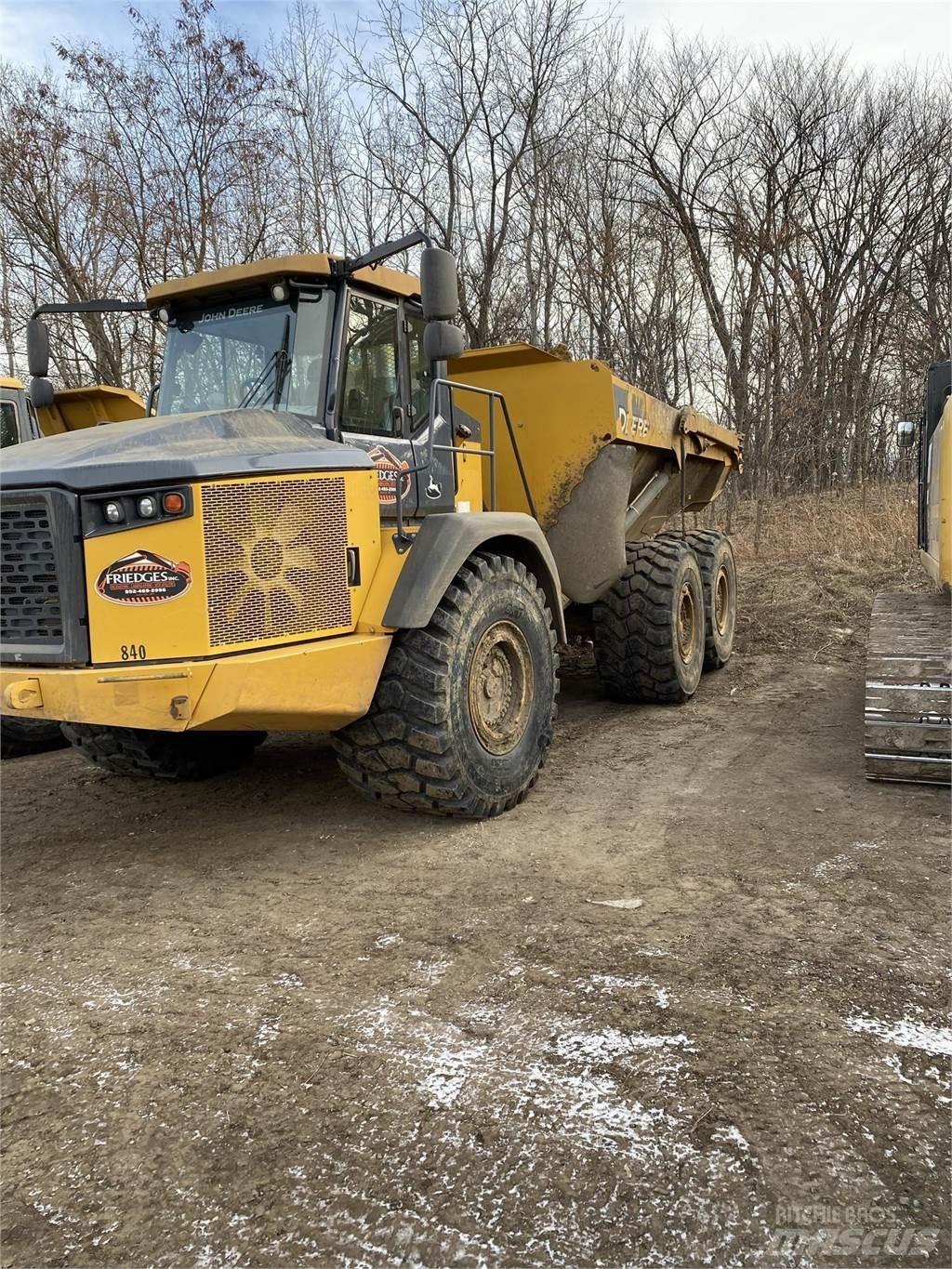 John Deere 410E 연결식 홀러