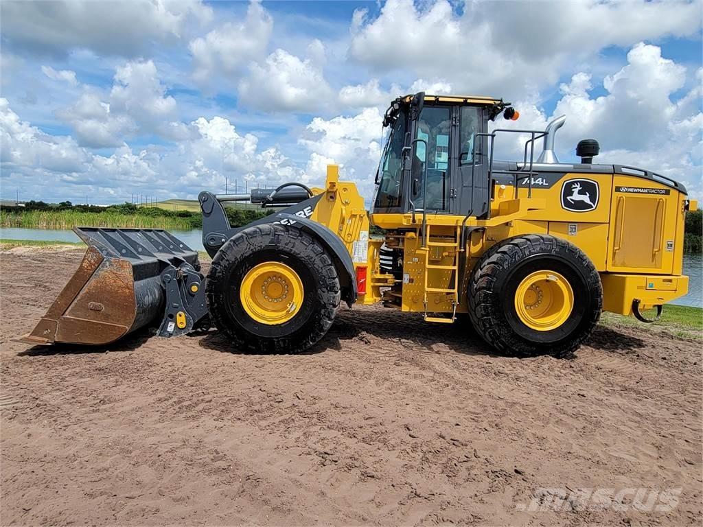 John Deere 744L  휠로우더