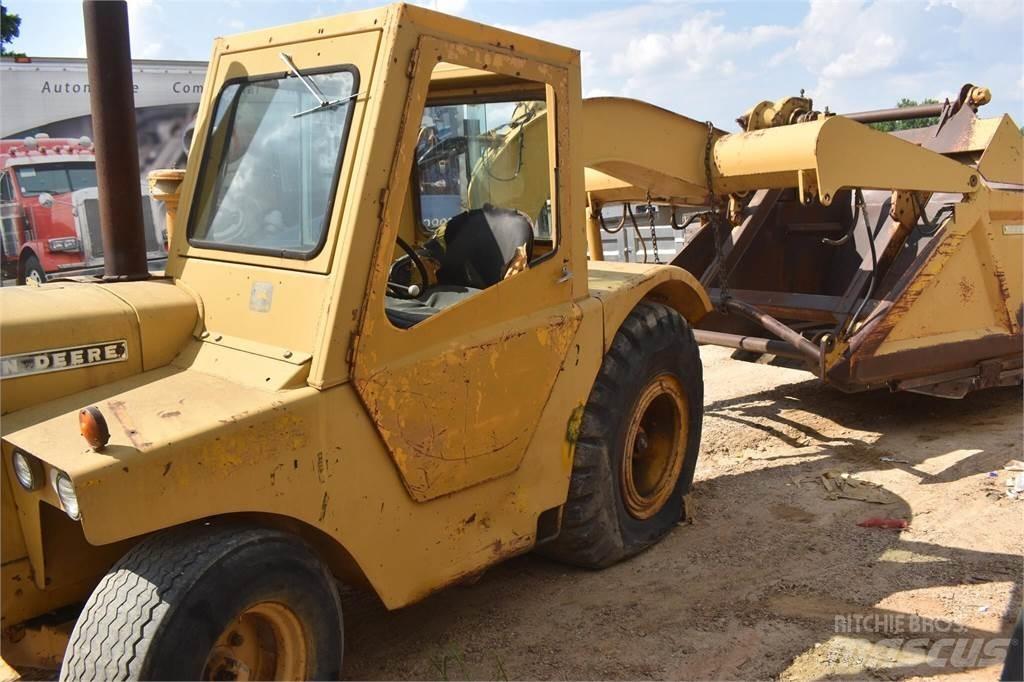 John Deere 760A 스크레이퍼