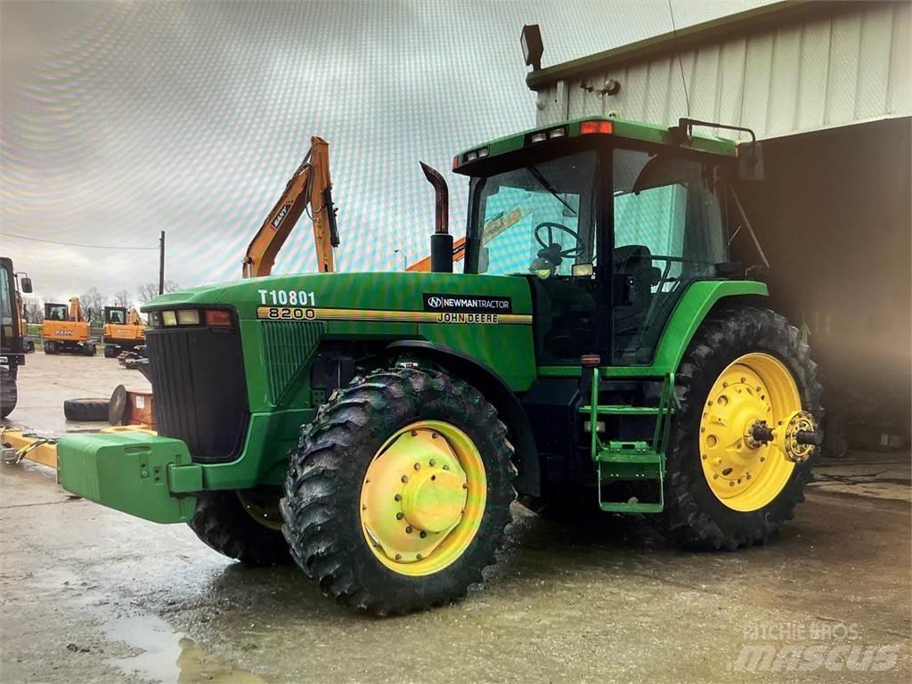 John Deere 8200 트랙터