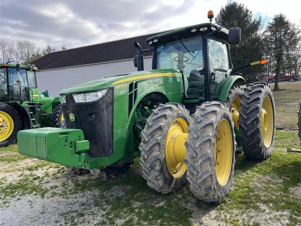 John Deere 8235R 트랙터