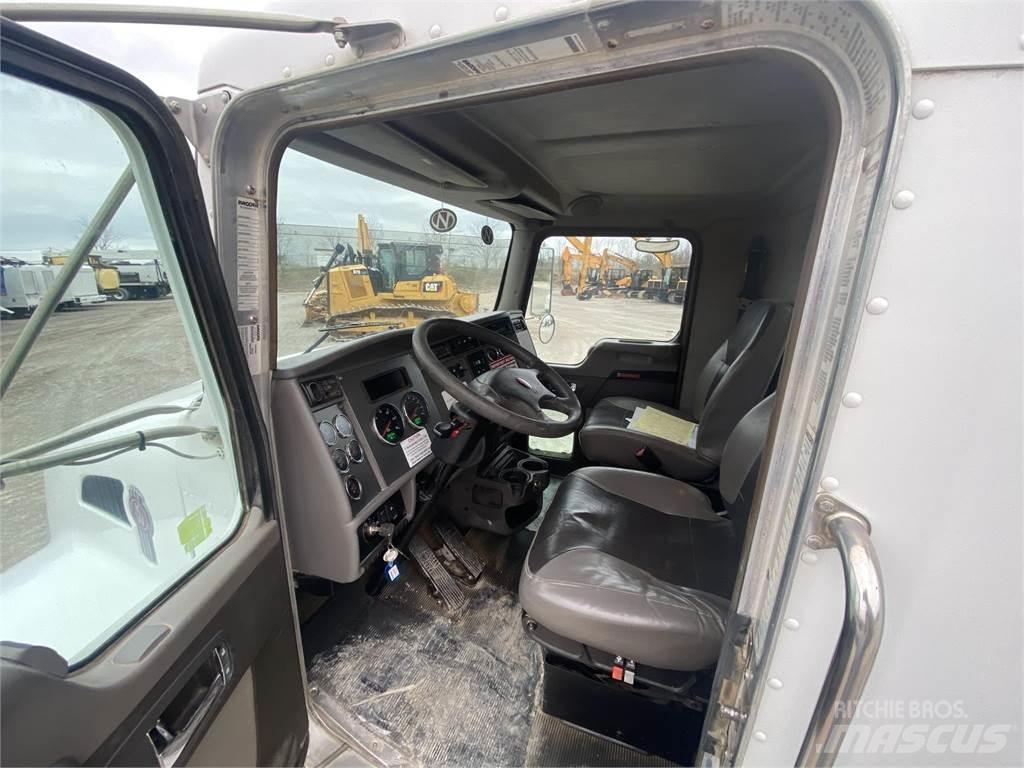 Kenworth T300 급수차