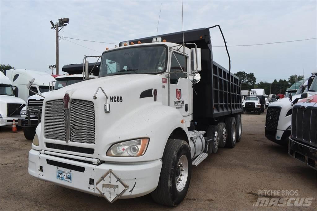 Kenworth T440 덤프 트럭