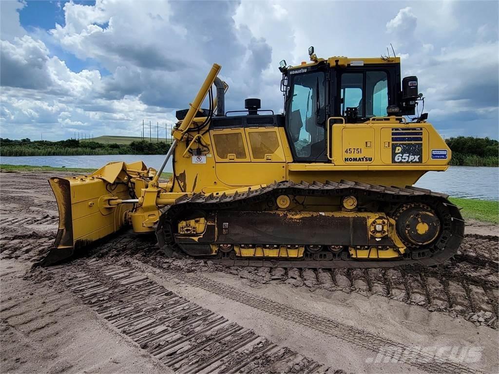Komatsu D65PX-18 크롤러 도저