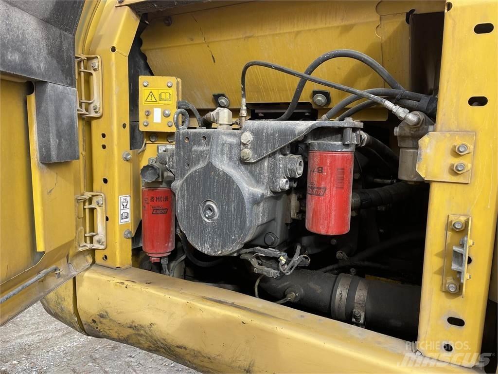 Komatsu PC210 LC-8 대형 굴삭기 29톤 이상