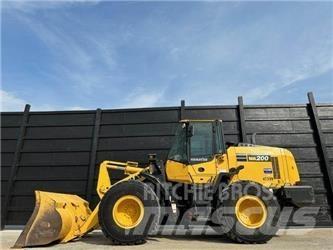 Komatsu WA200-8  휠로우더