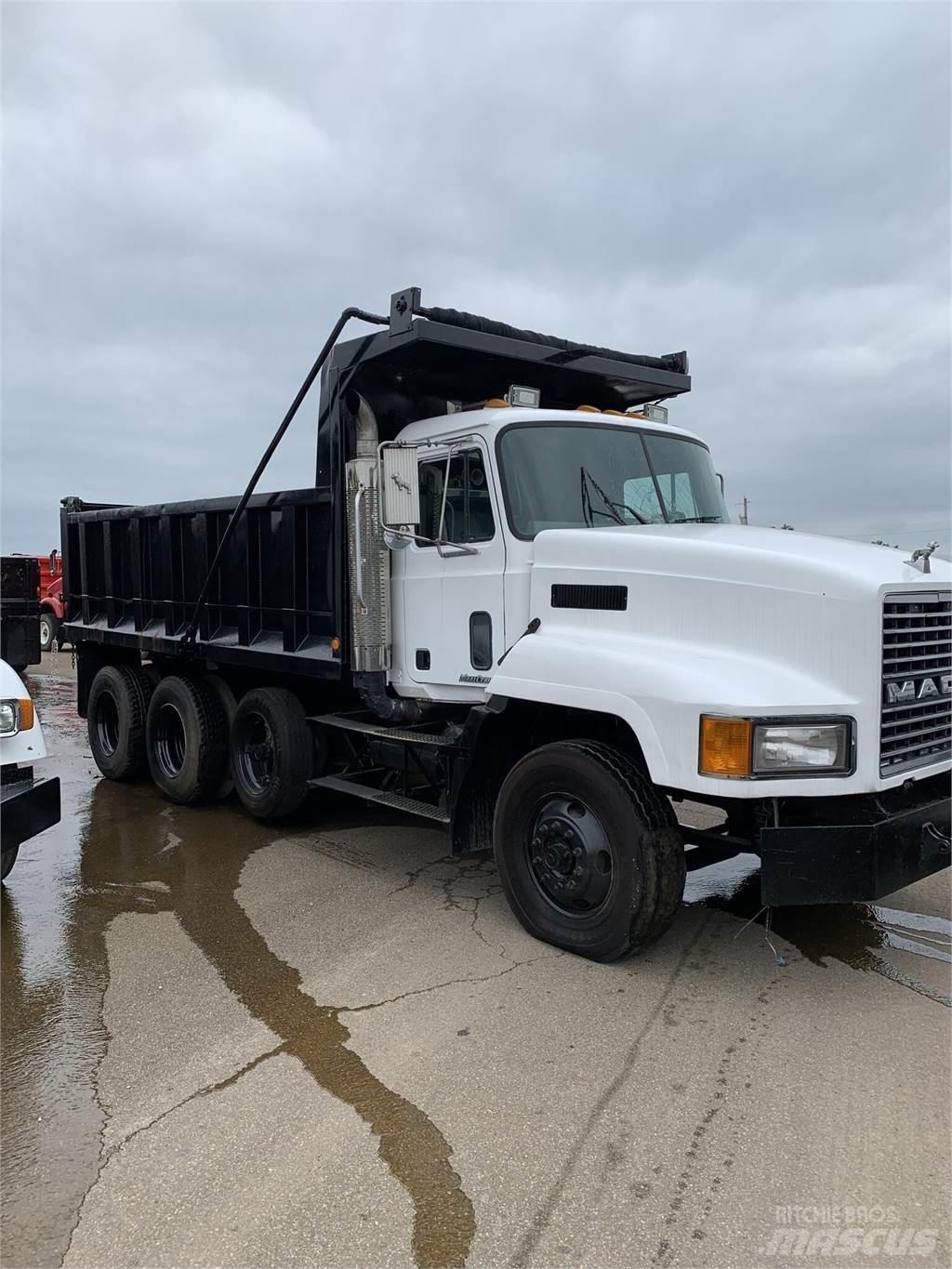 Mack CH613 덤프 트럭