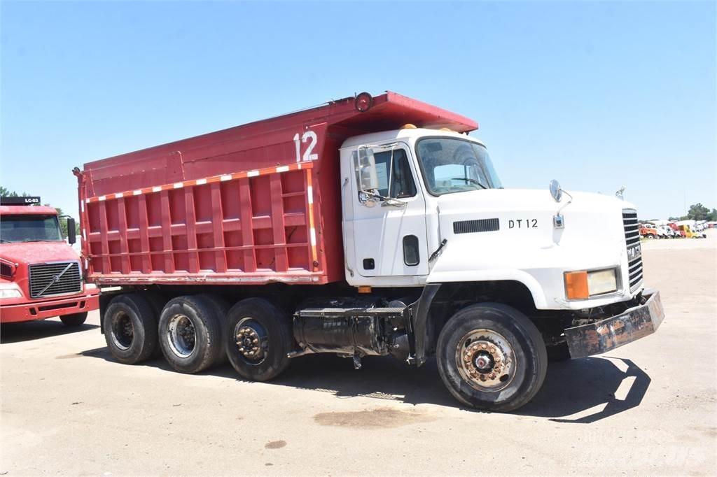 Mack CH613 덤프 트럭