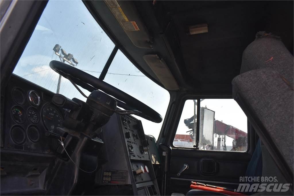 Mack CH613 덤프 트럭