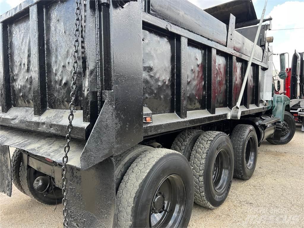 Mack CH613 덤프 트럭
