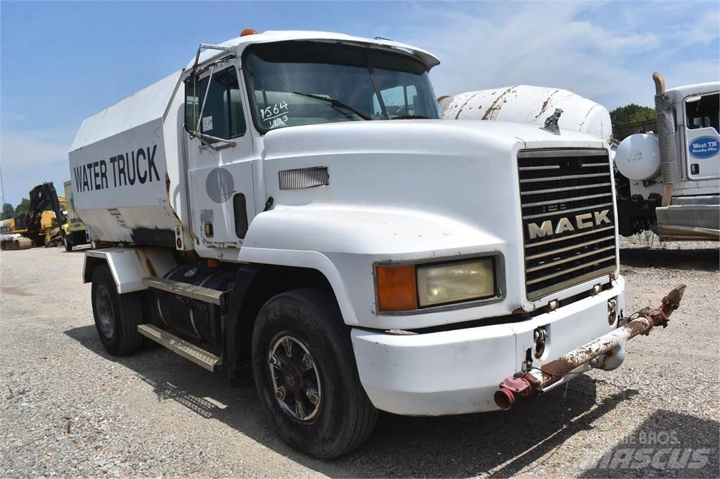 Mack CH613 탱커 트럭