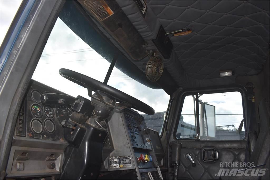 Mack CH613 덤프 트럭