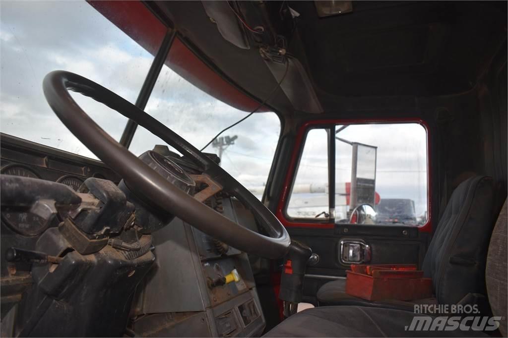 Mack CH613 덤프 트럭