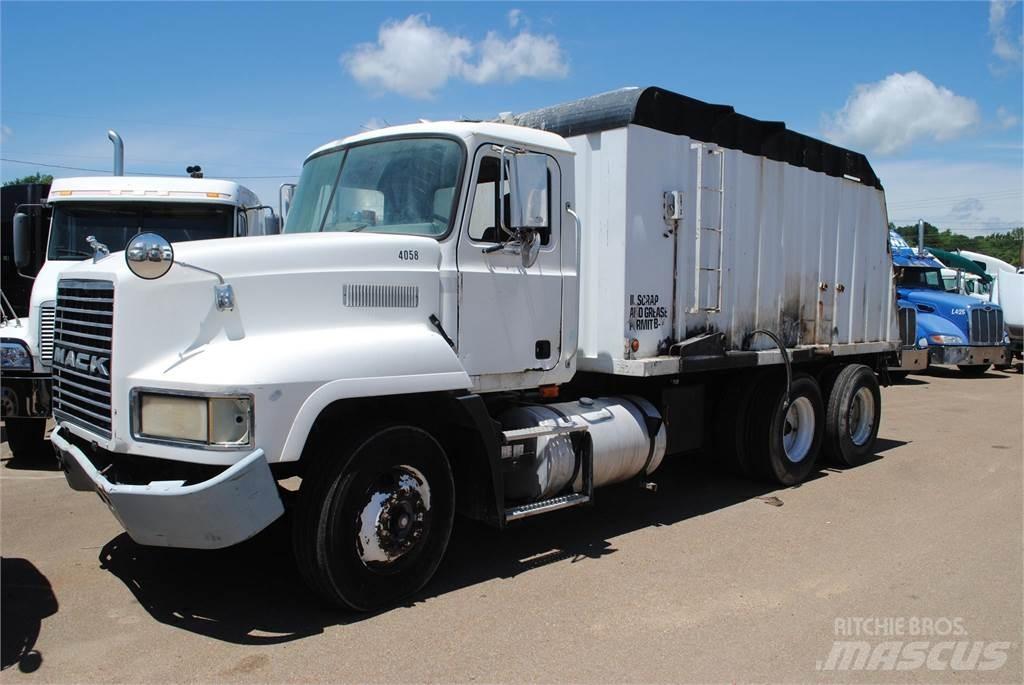 Mack CH613 덤프 트럭