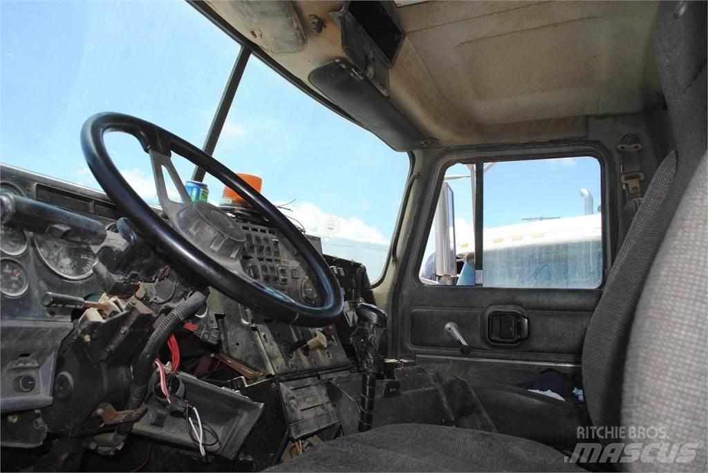 Mack CH613 덤프 트럭
