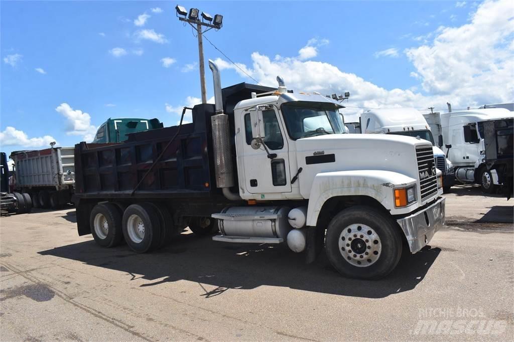 Mack CHN613 덤프 트럭