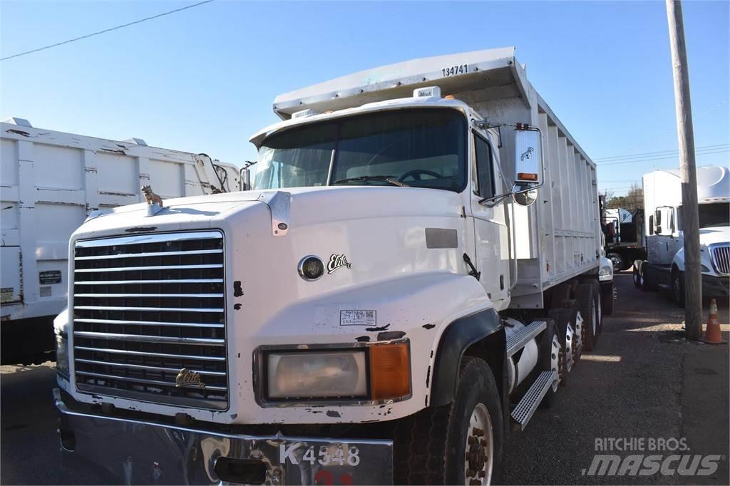 Mack CL713 덤프 트럭