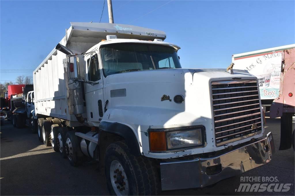 Mack CL713 덤프 트럭