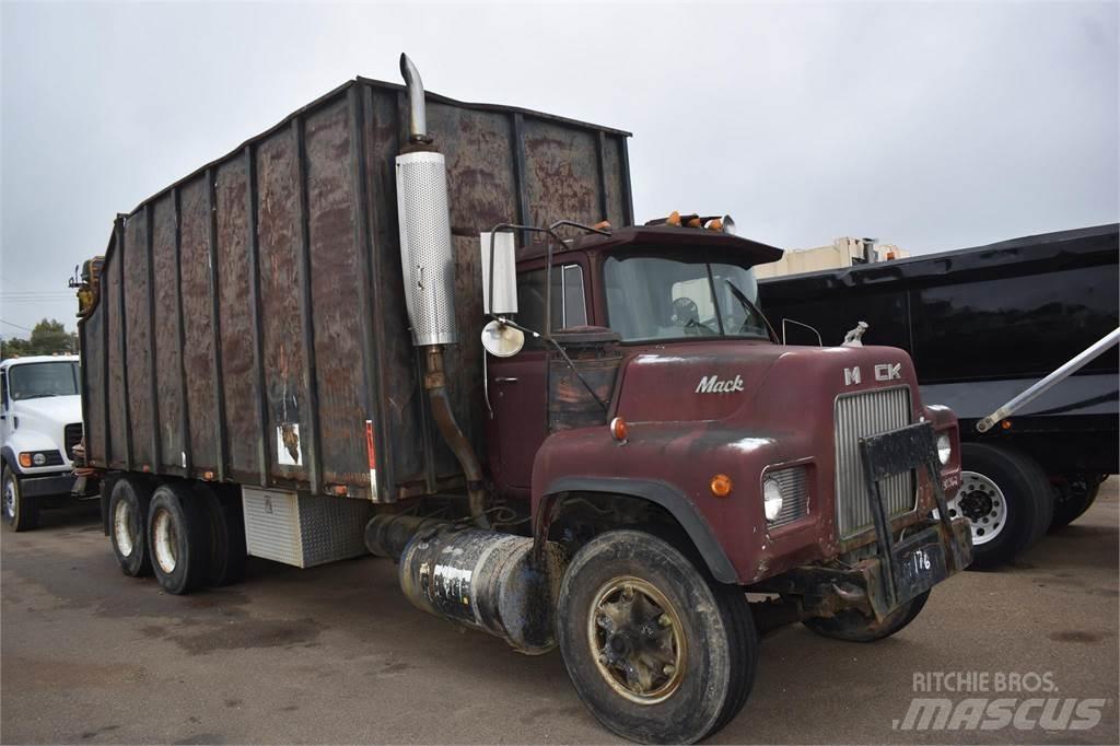 Mack DM685S 크레인 트럭