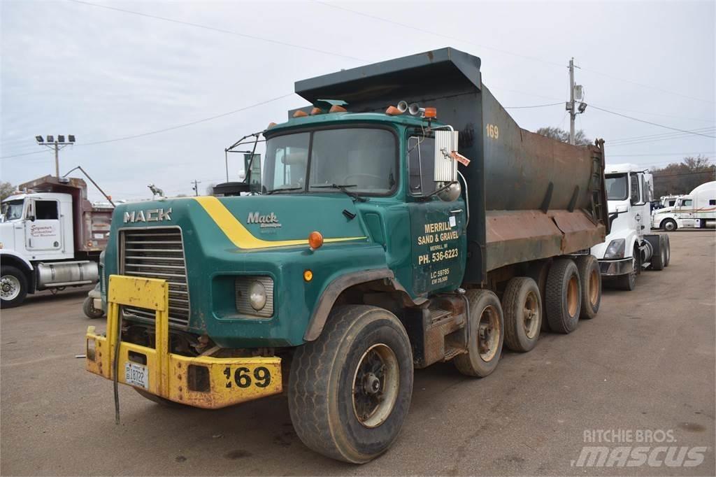 Mack DM688 덤프 트럭