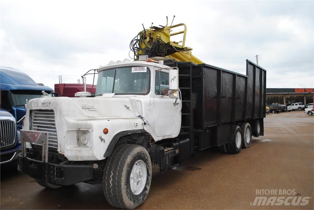 Mack DM690S 크레인 트럭
