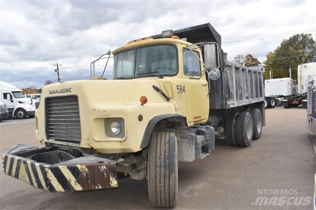 Mack DM690S 덤프 트럭
