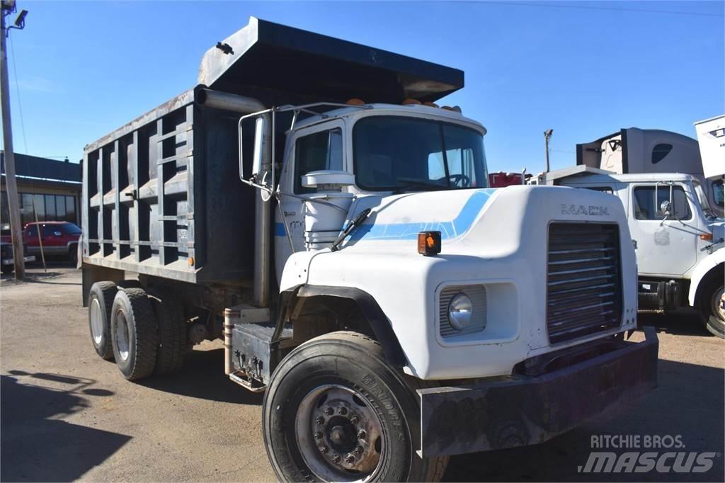 Mack DM690S 덤프 트럭