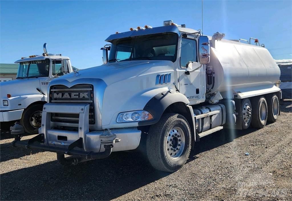Mack GRANITE 84BR 급수차