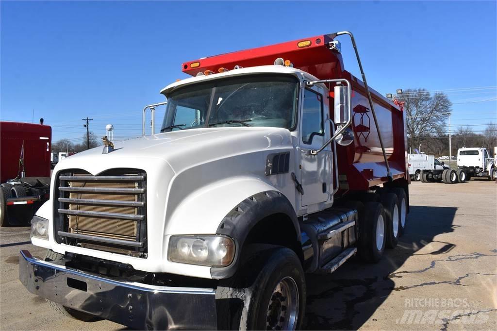 Mack GRANITE GU713 덤프 트럭