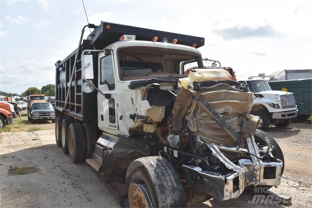 Mack GRANITE GU713 덤프 트럭