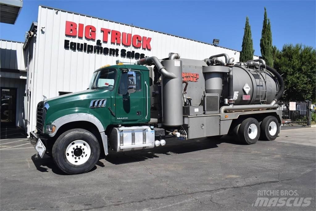 Mack GRANITE GU713 탱커 트럭