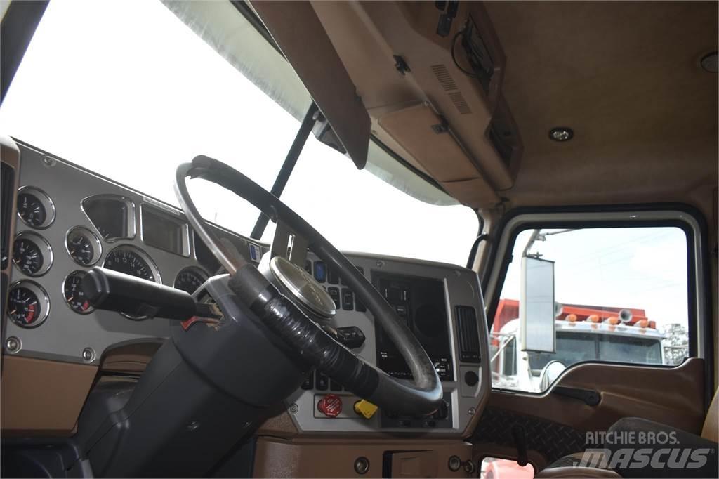 Mack GRANITE GU713 덤프 트럭