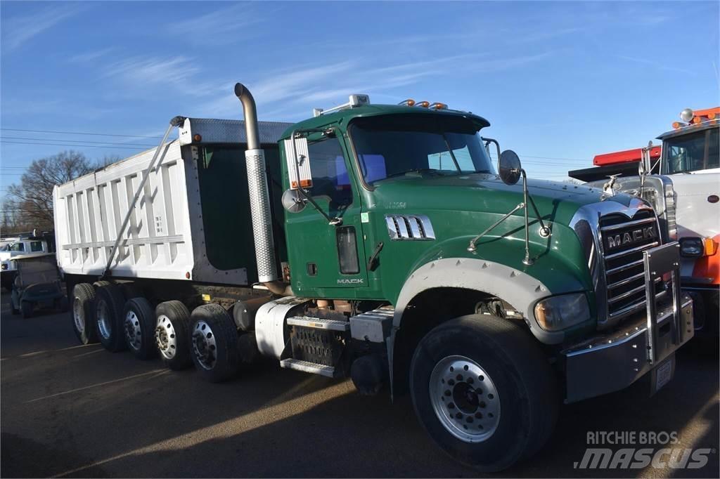 Mack GRANITE GU713 덤프 트럭