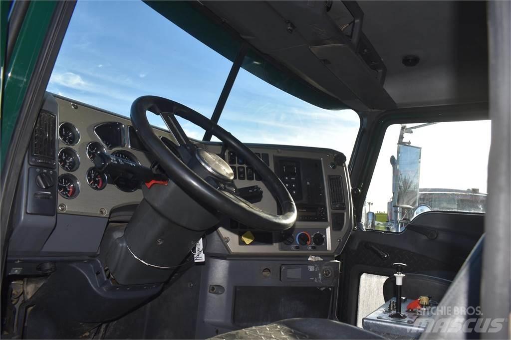 Mack GRANITE GU713 덤프 트럭