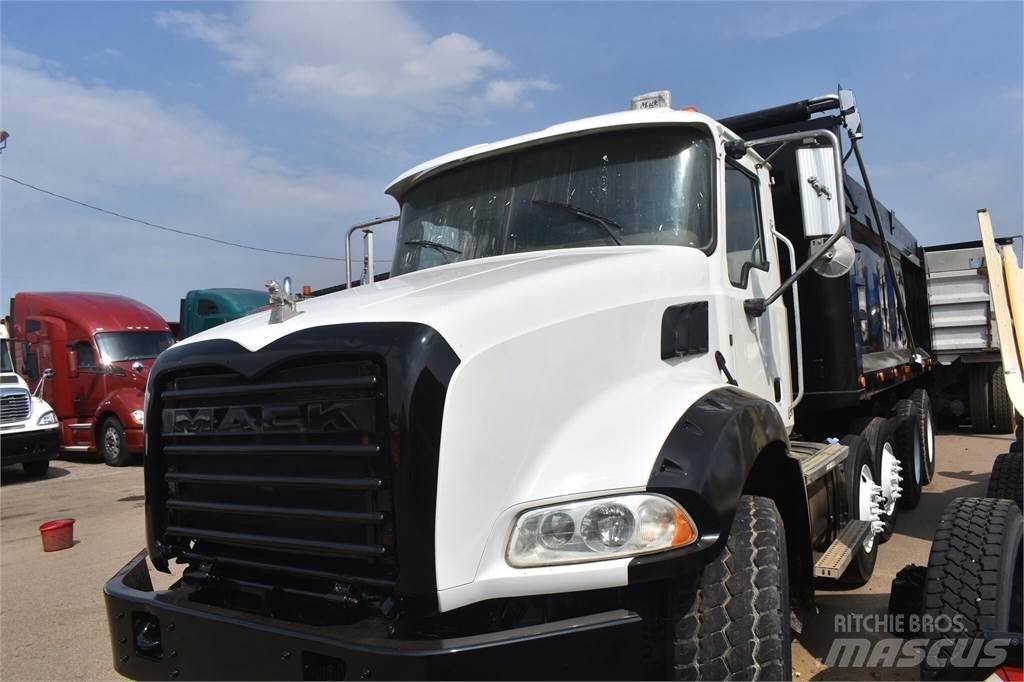 Mack GRANITE GU813 덤프 트럭