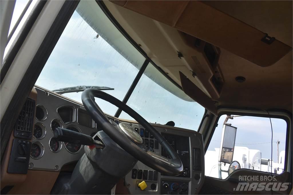 Mack GRANITE GU813 덤프 트럭