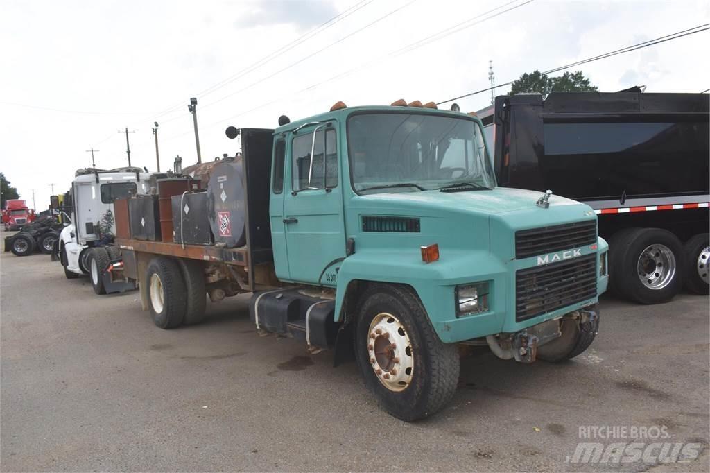 Mack MIDLINER CS200 탱커 트럭