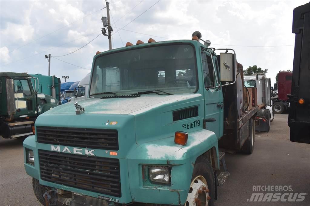 Mack MIDLINER CS200 탱커 트럭