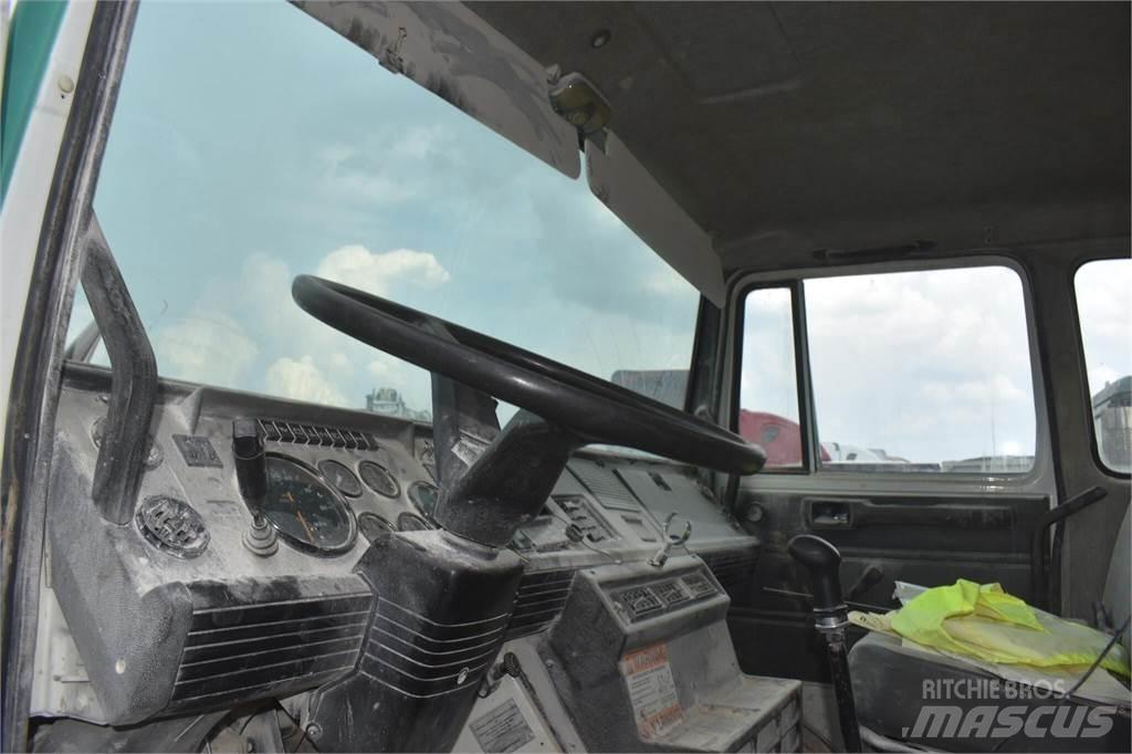 Mack MIDLINER CS200 탱커 트럭