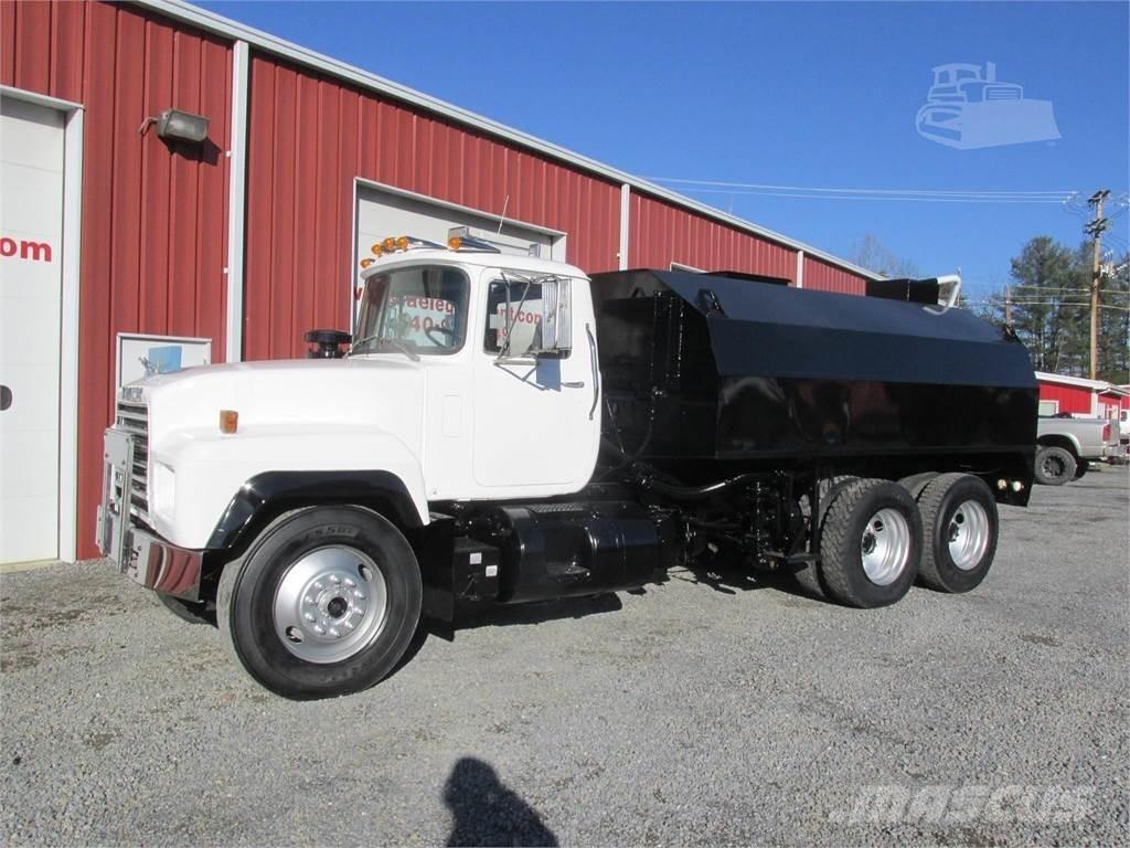 Mack R685S 탱커 트럭