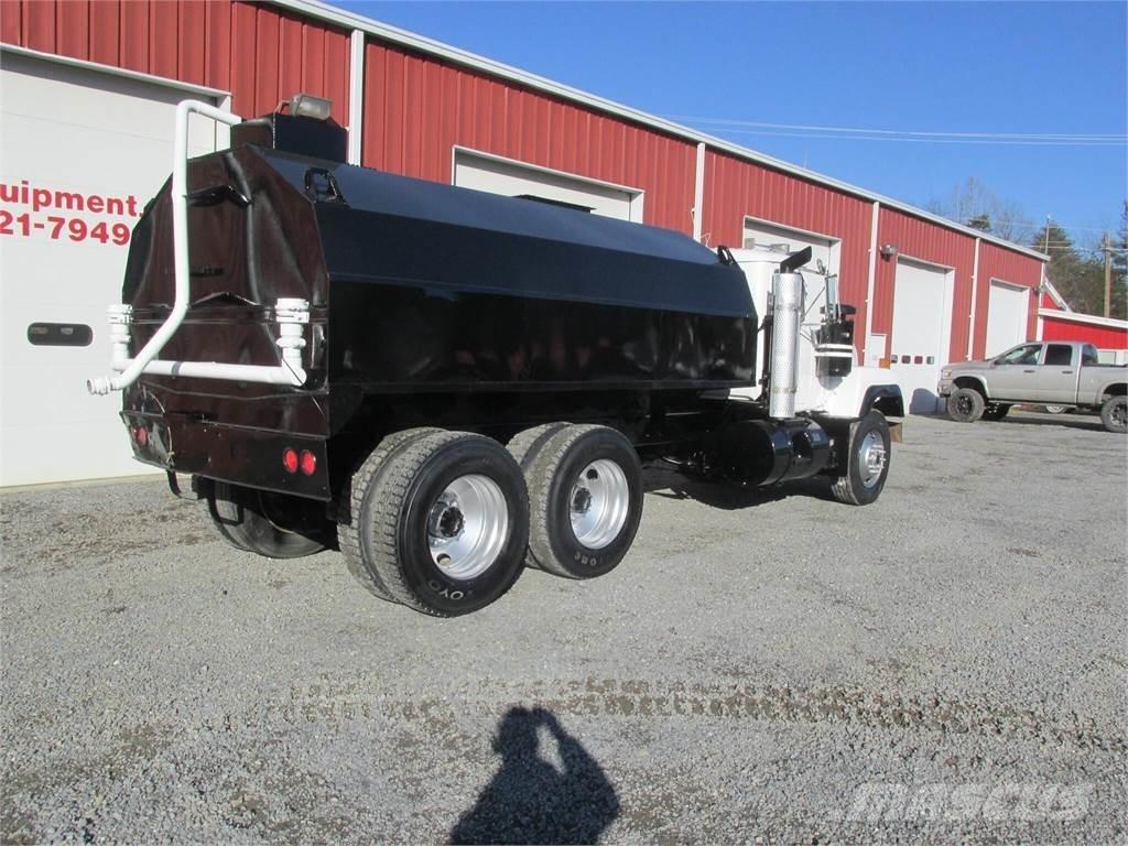 Mack R685S 탱커 트럭