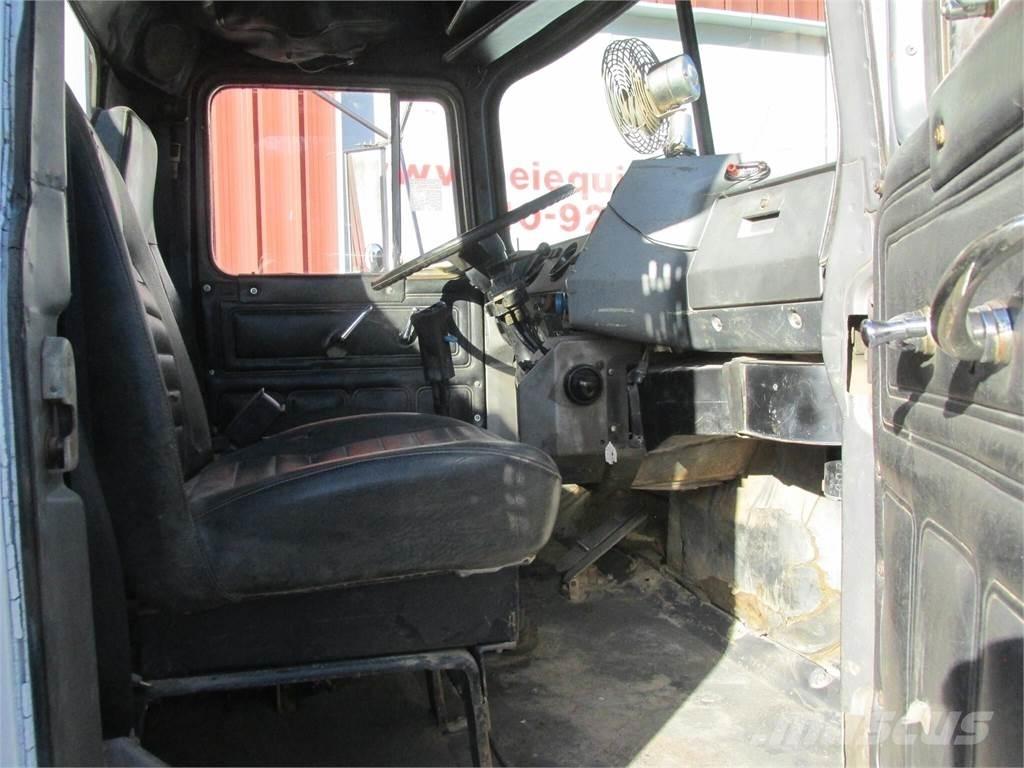 Mack R685S 탱커 트럭