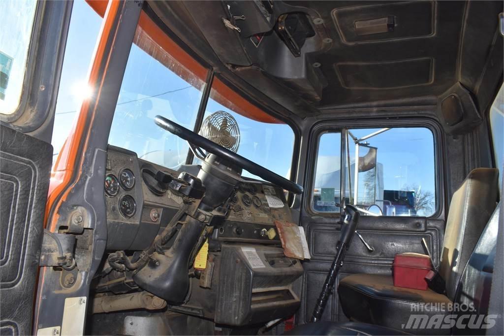 Mack RD688S 덤프 트럭